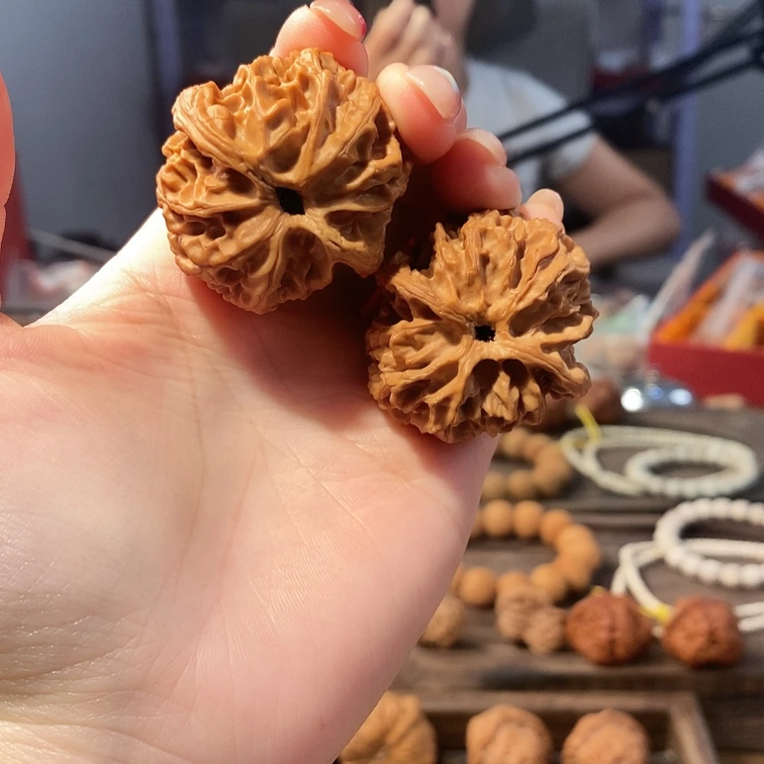 文玩核桃吊坠苹果园