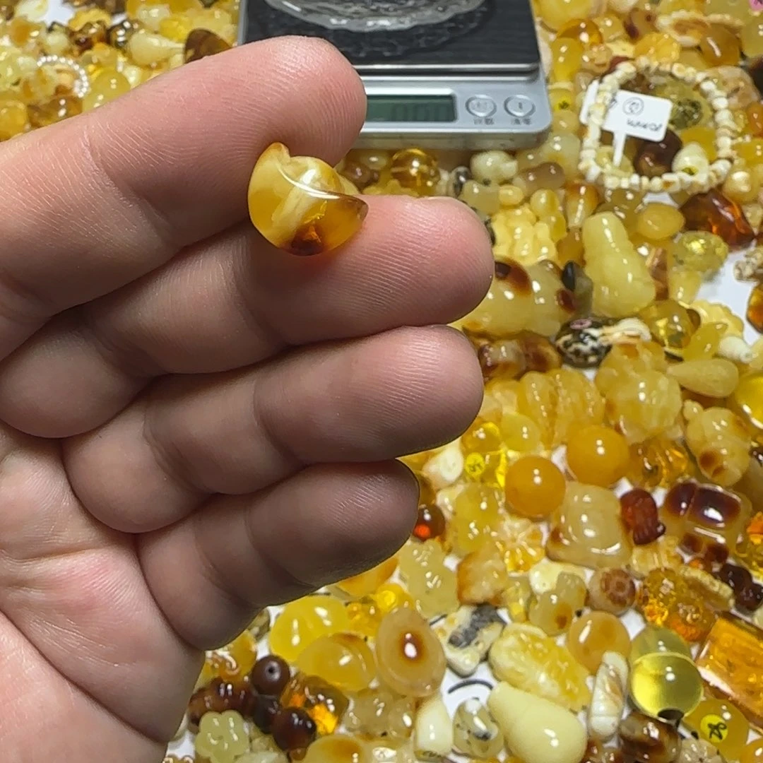 一***H琥珀未镶嵌裸石0.63克