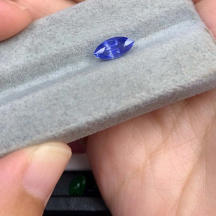 蓝宝石裸石1.58ct矢车菊蓝宝石
