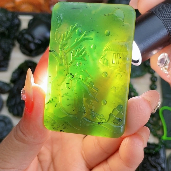 蛇纹石玉未镶嵌挂件泰山玉精品意境感满满。