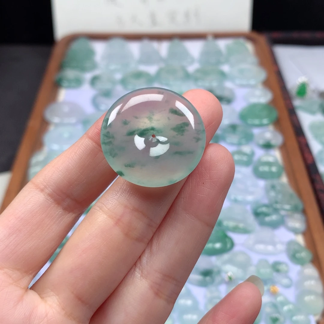 颈饰未镶嵌翡翠冰种飘花平安扣