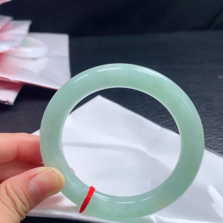 翡翠手镯未镶嵌59圈