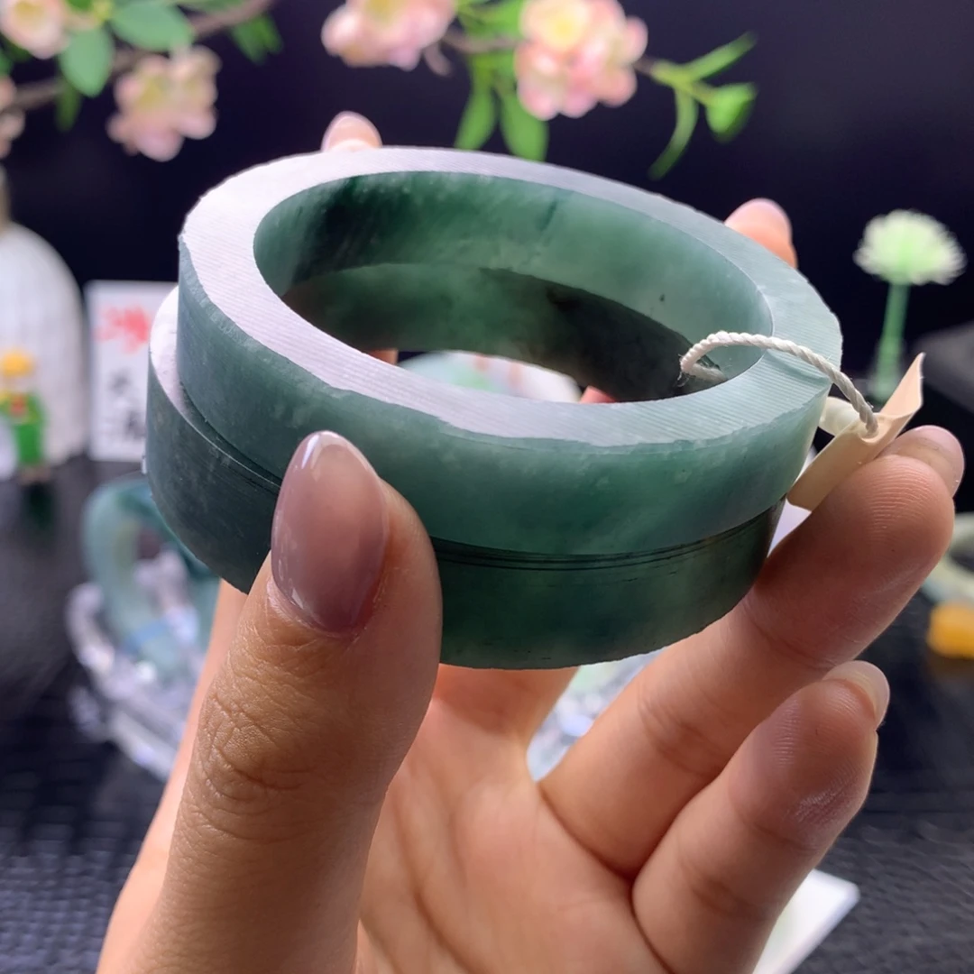 定制翡翠未镶嵌手镯