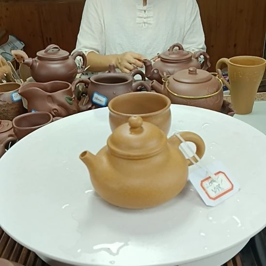 紫砂茶壶工作人员