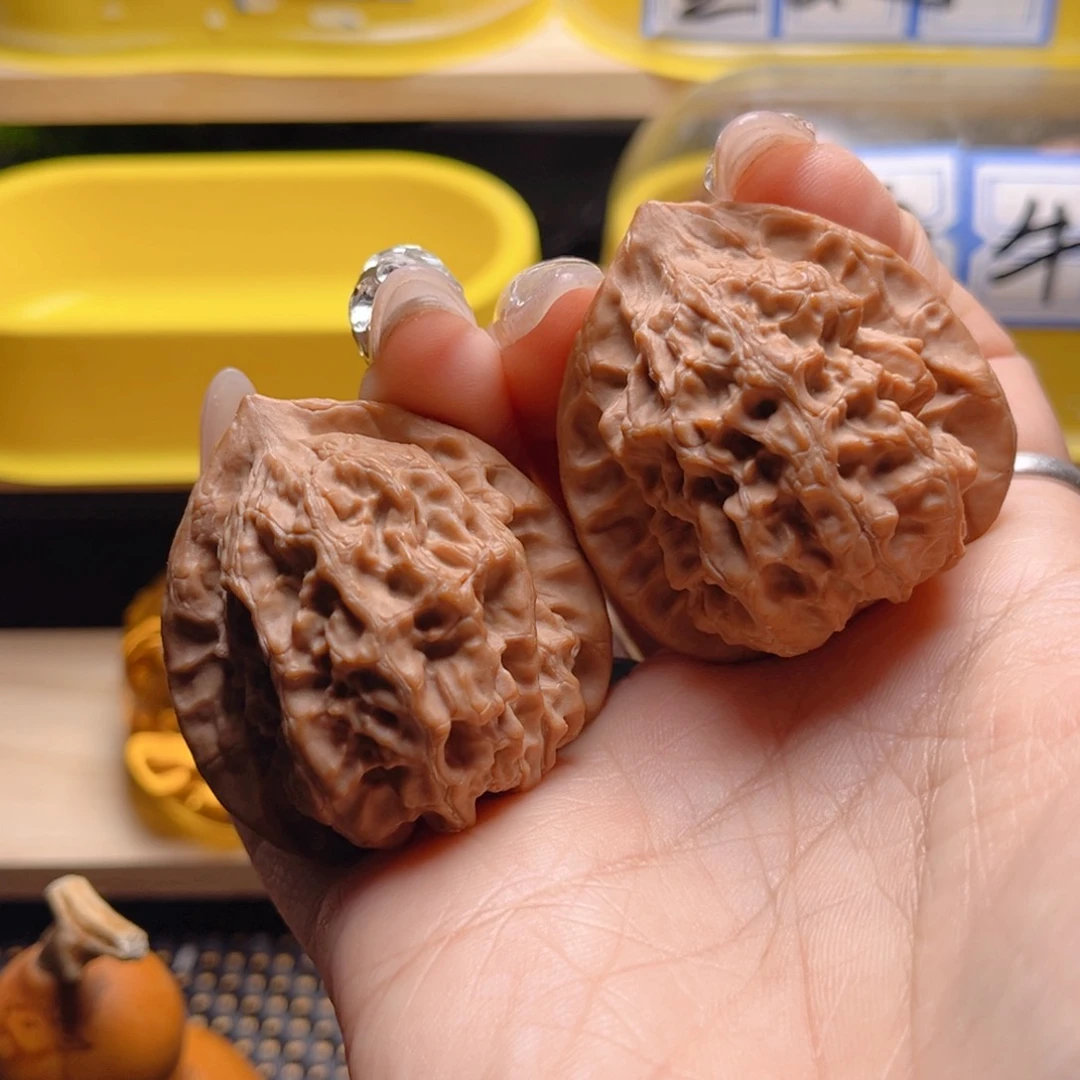 文玩核桃把件梨木台