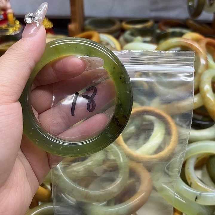 吉***意蛇纹石玉未镶嵌珠宝半成品