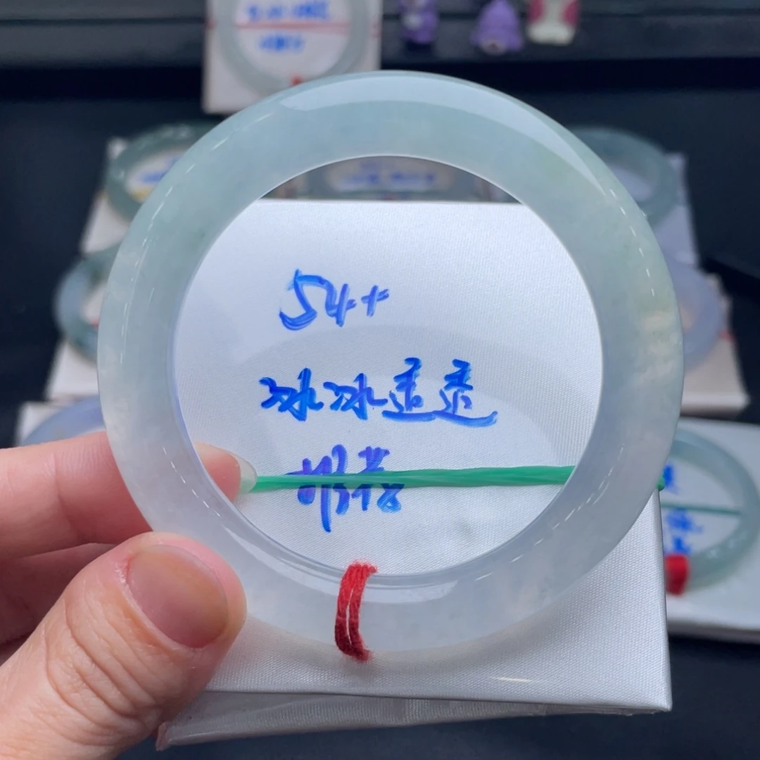 馨***咪翡翠未镶嵌手镯总价3.65万，分单1