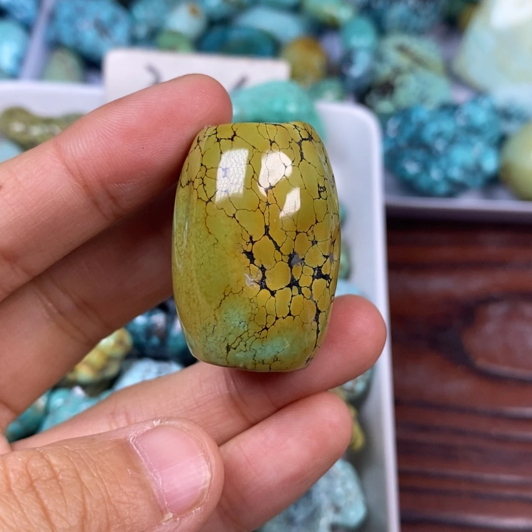 绿松石未镶嵌颈饰