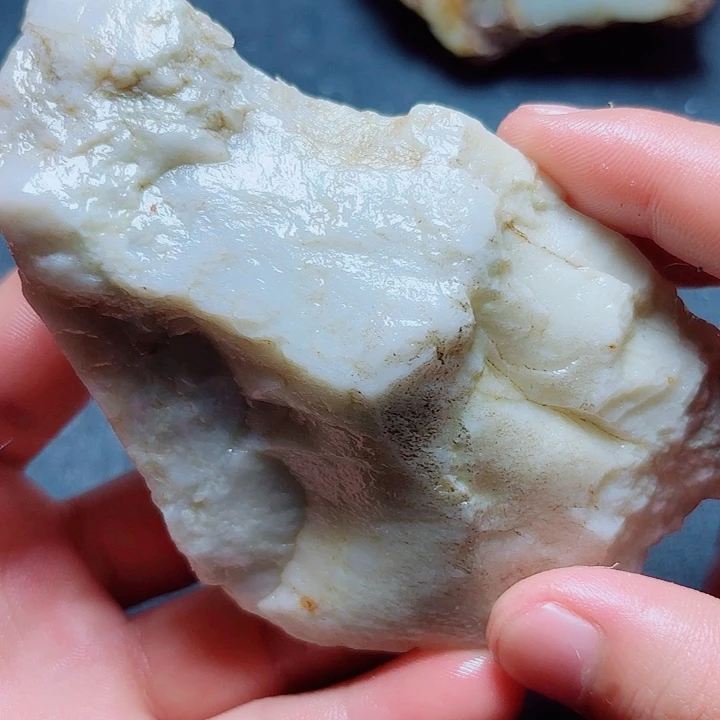和田玉（糖玉）未镶嵌珠宝奇石