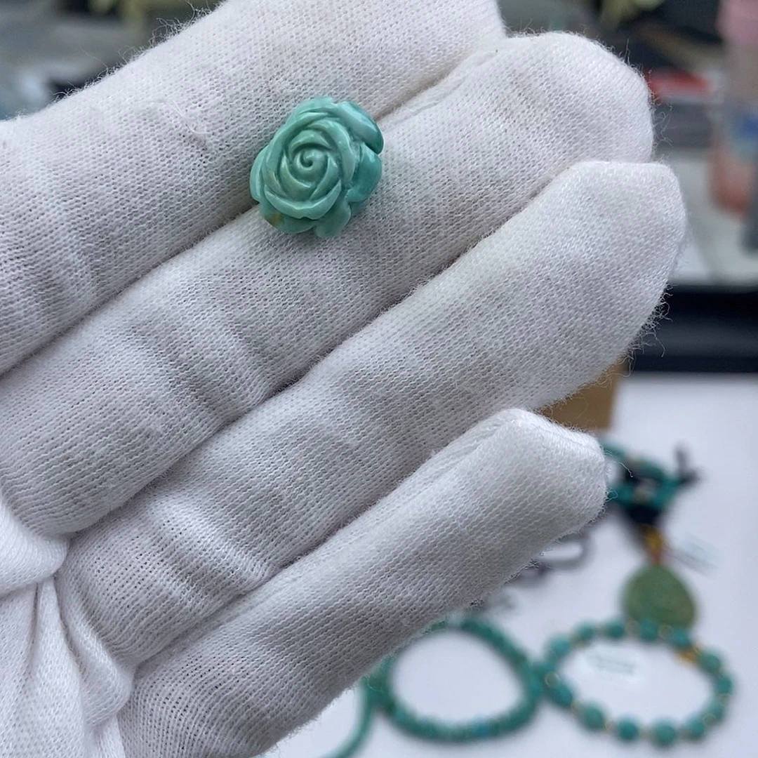 绿松石未镶嵌珠宝奇石