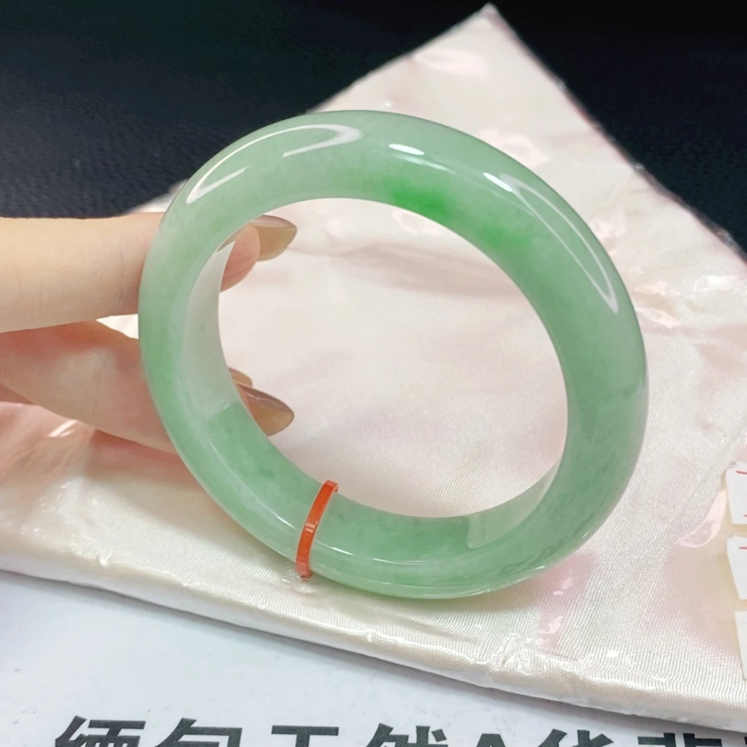 未镶嵌手镯翡翠清****?53.5正圈