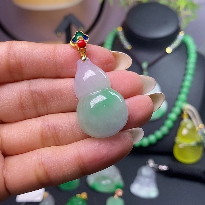 翡翠未镶嵌吊坠(赠链)