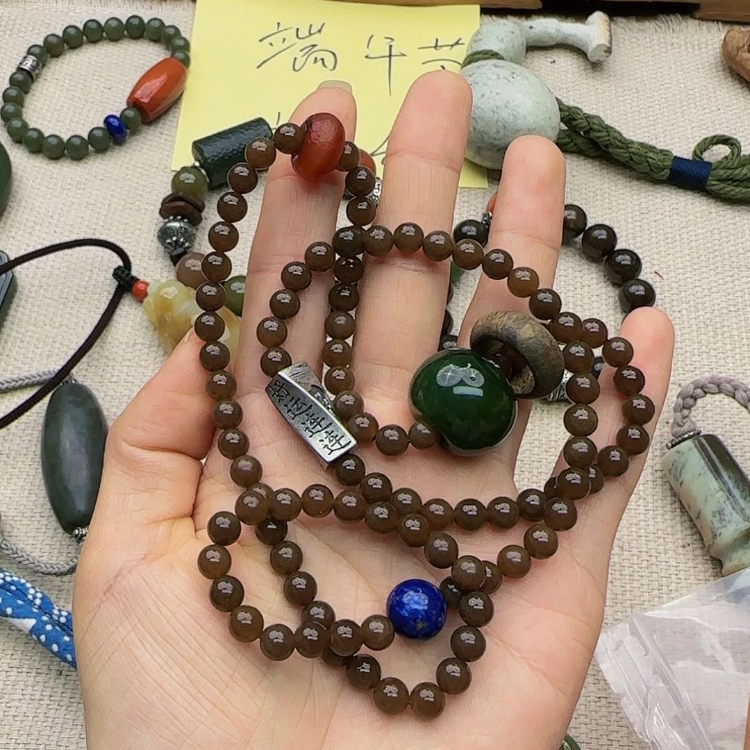 和田玉（糖玉）未镶嵌颈饰金***?