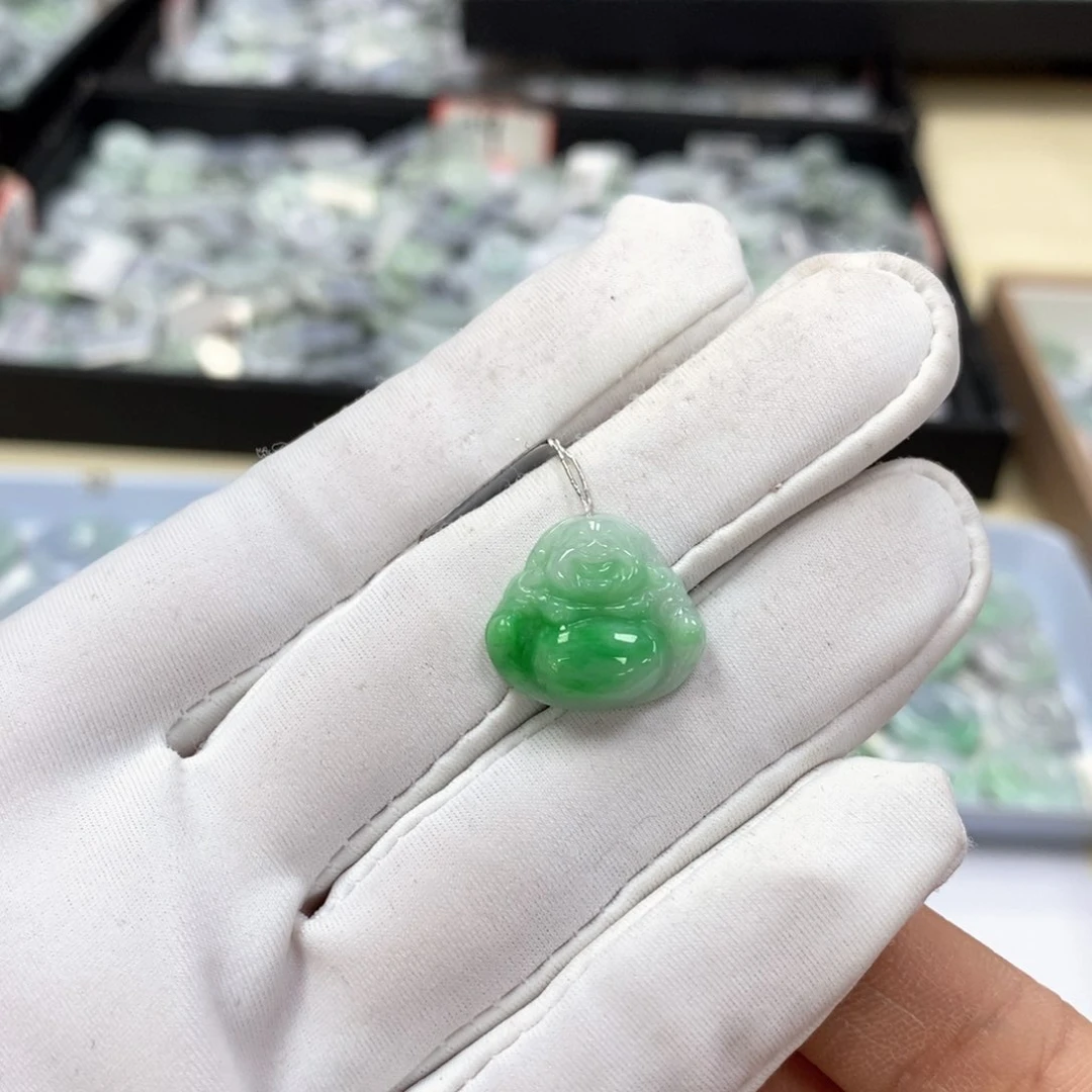 翡翠颈饰未镶嵌佛公