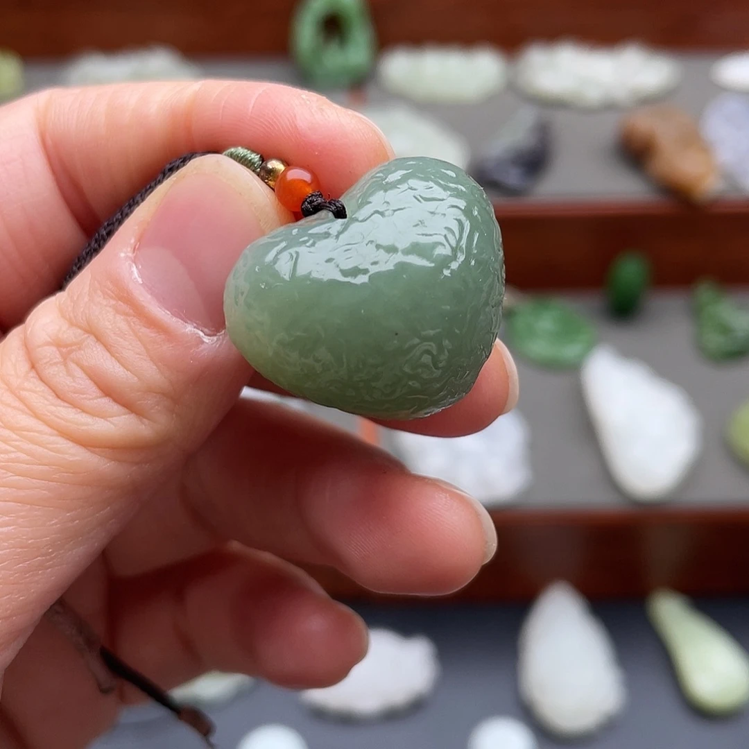 和田玉未镶嵌颈饰心心吊坠