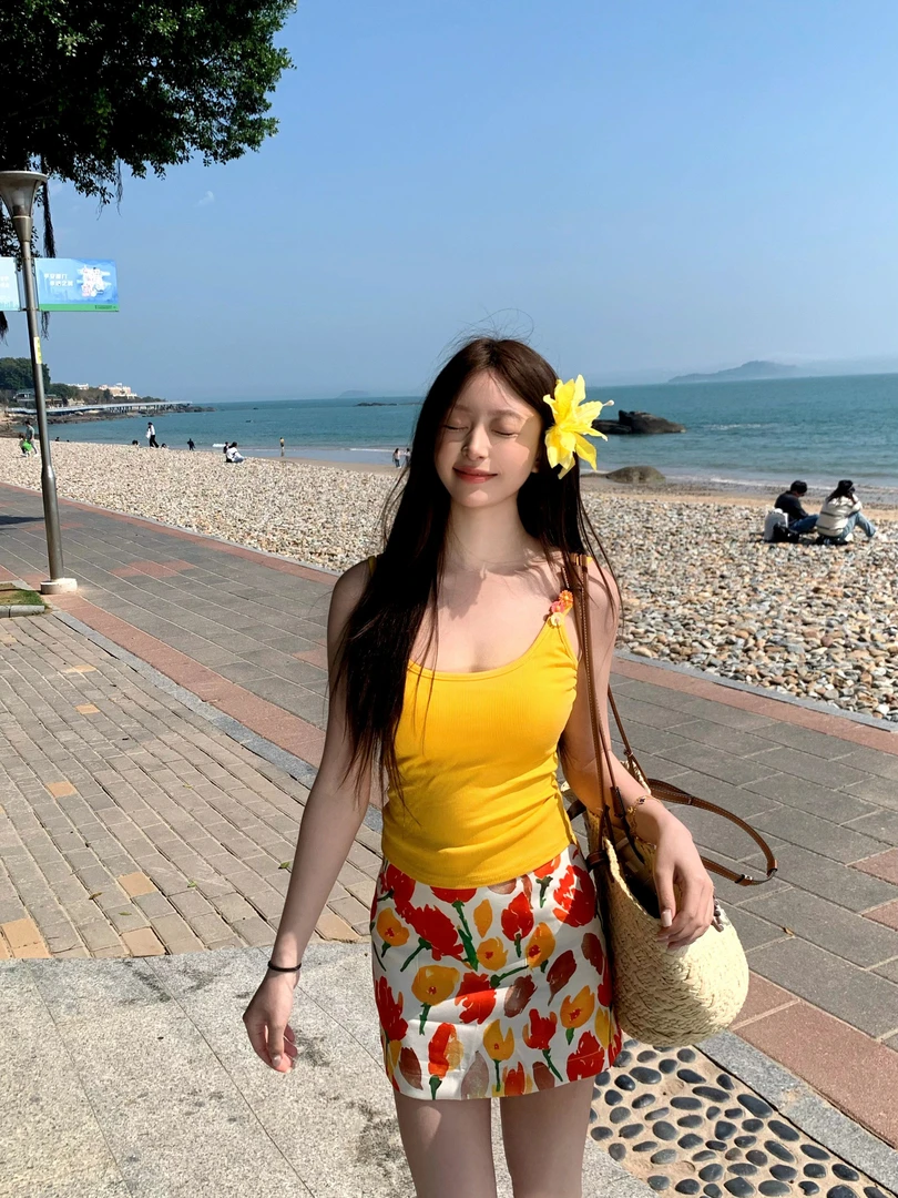 海边度假碎花夏季背心+短裙套装带胸垫辣妹小背心女带胸垫多巴胺