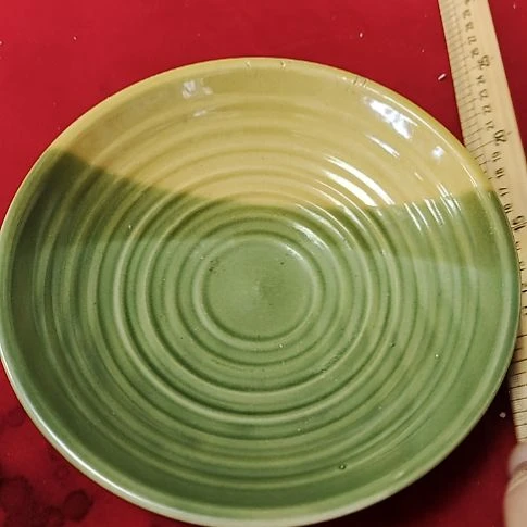 瓷片瓷片，各种摆件，均有瑕疵。沙锅！