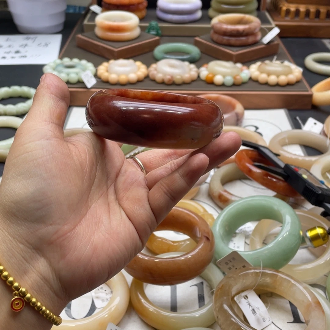 番****石英岩玉未镶嵌手镯