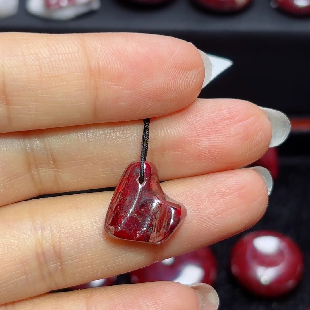 天然辰砂欣*星原矿朱砂吊坠