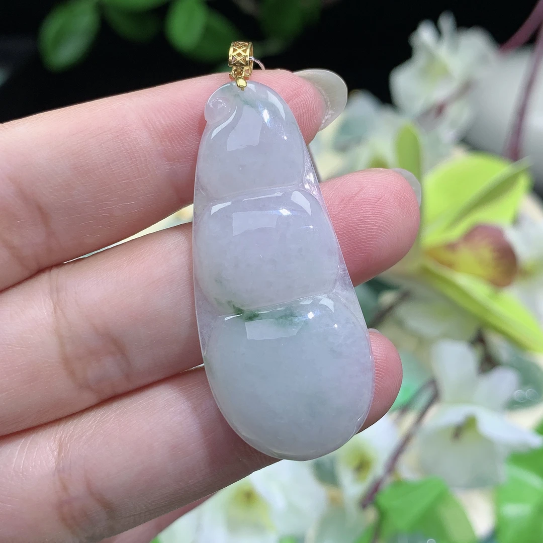9.47g 冰润 飘绿 四季豆吊坠 18k金扣头 翡翠A货 47×20.5×5.3mm