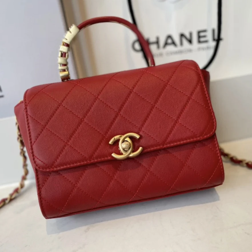 95新 Chanel/香奈儿 多多奢品/香奈儿秀款牛皮邮差包/98新