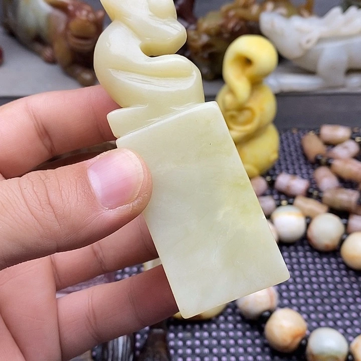 未镶嵌蛇纹石玉颈饰