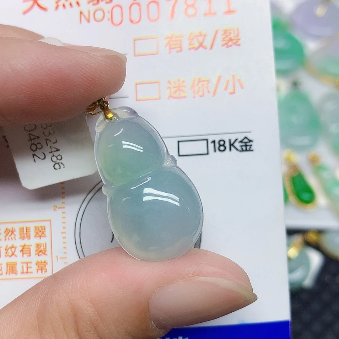 颈饰18K金镶嵌翡翠葫芦