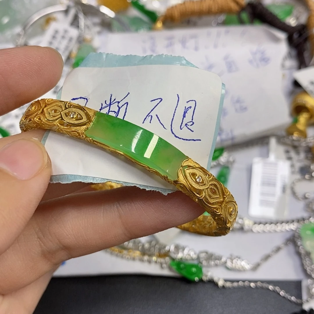 【闪购商品】颈饰18K金镶嵌翡翠S**N手镯