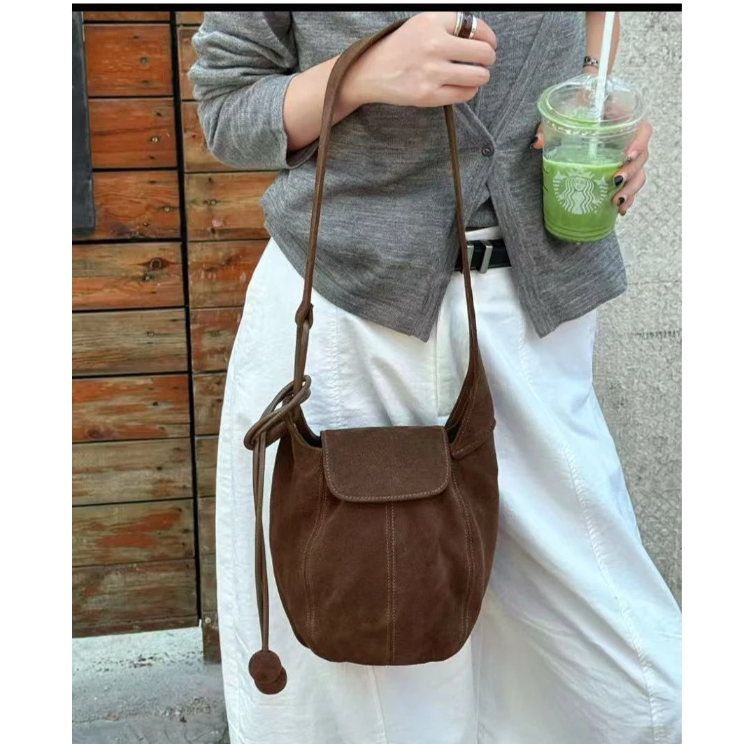 高级感复古水桶包2025秋冬新款小众设计单肩腋下包斜挎包包