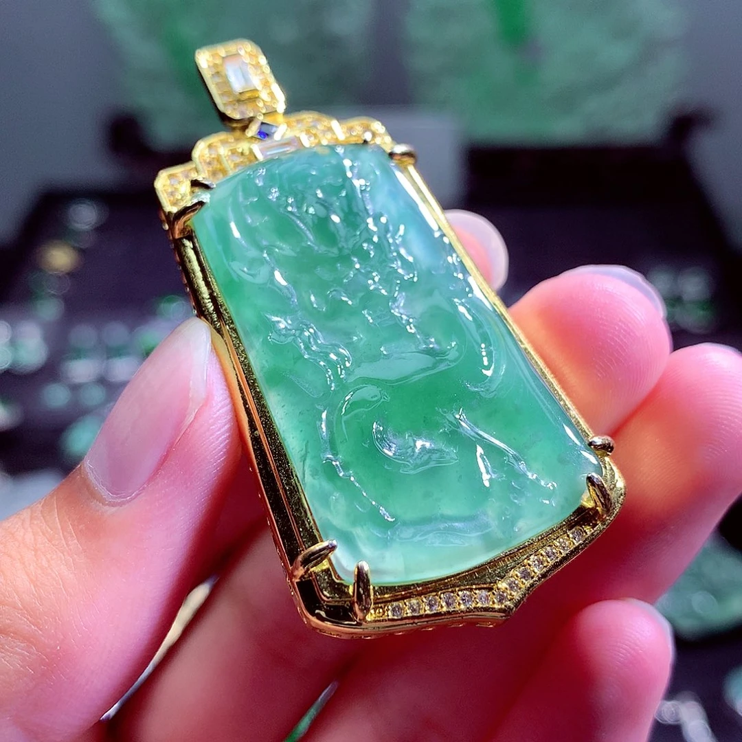 翡翠未镶嵌颈饰挂件