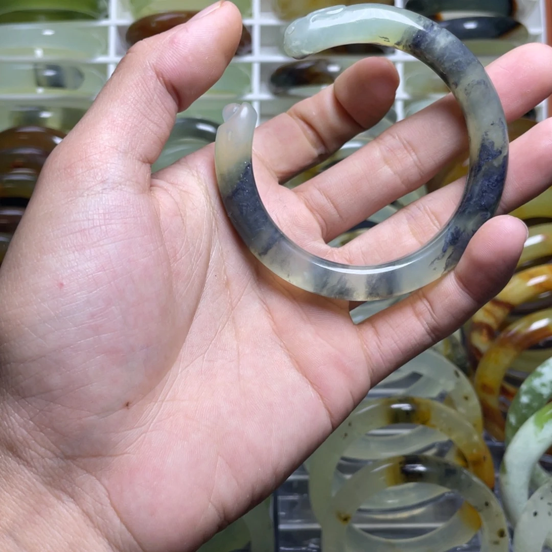 蛇纹石玉未镶嵌手镯