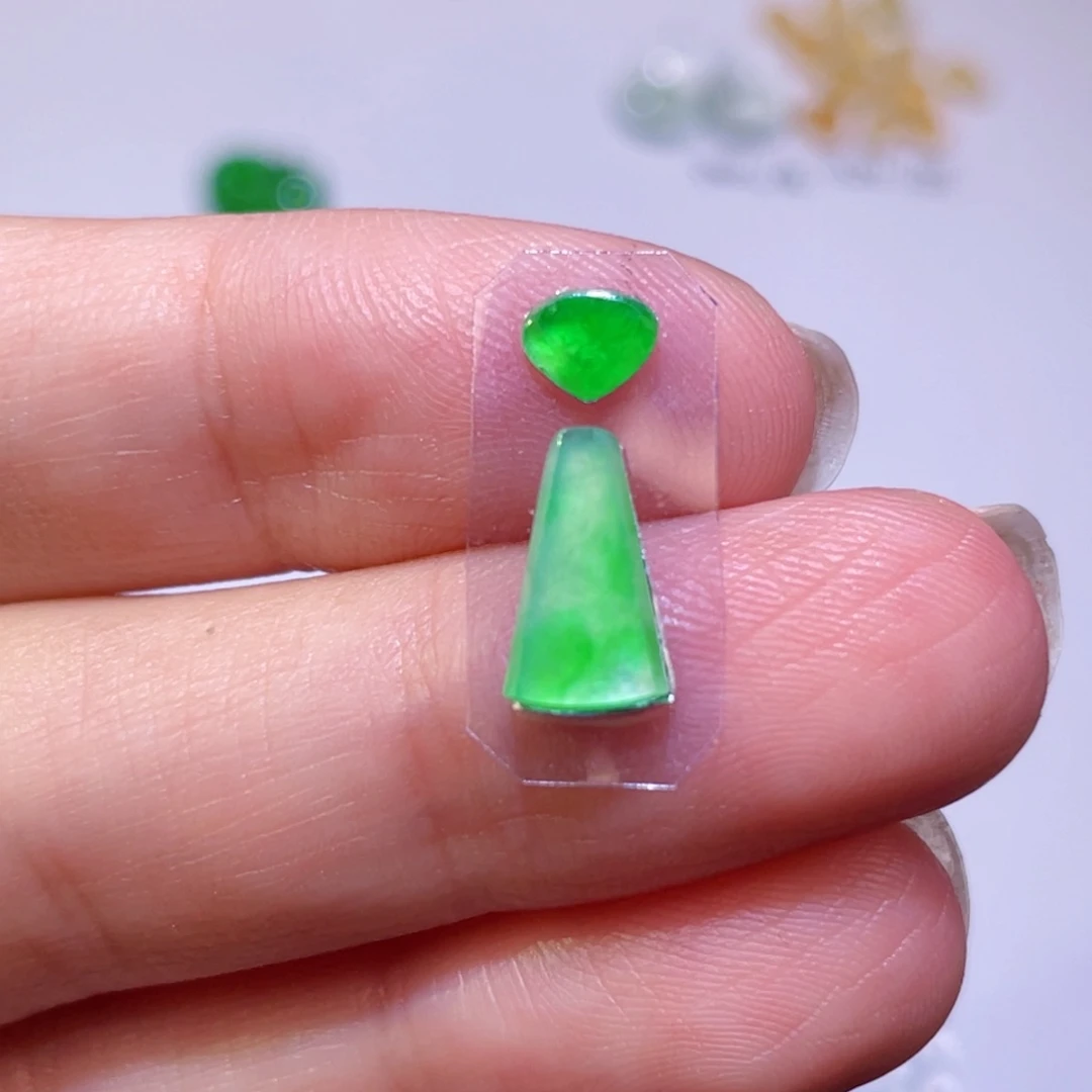 翡翠未镶嵌颈饰裸石