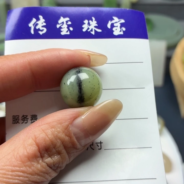 颈饰未镶嵌和田玉（糖玉）