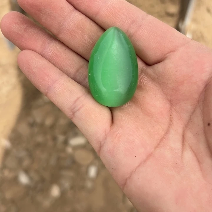 透闪石质玉未镶嵌车挂