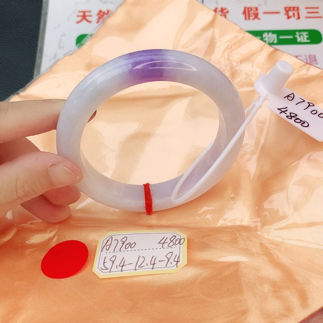 翡翠手镯未镶嵌翡翠
