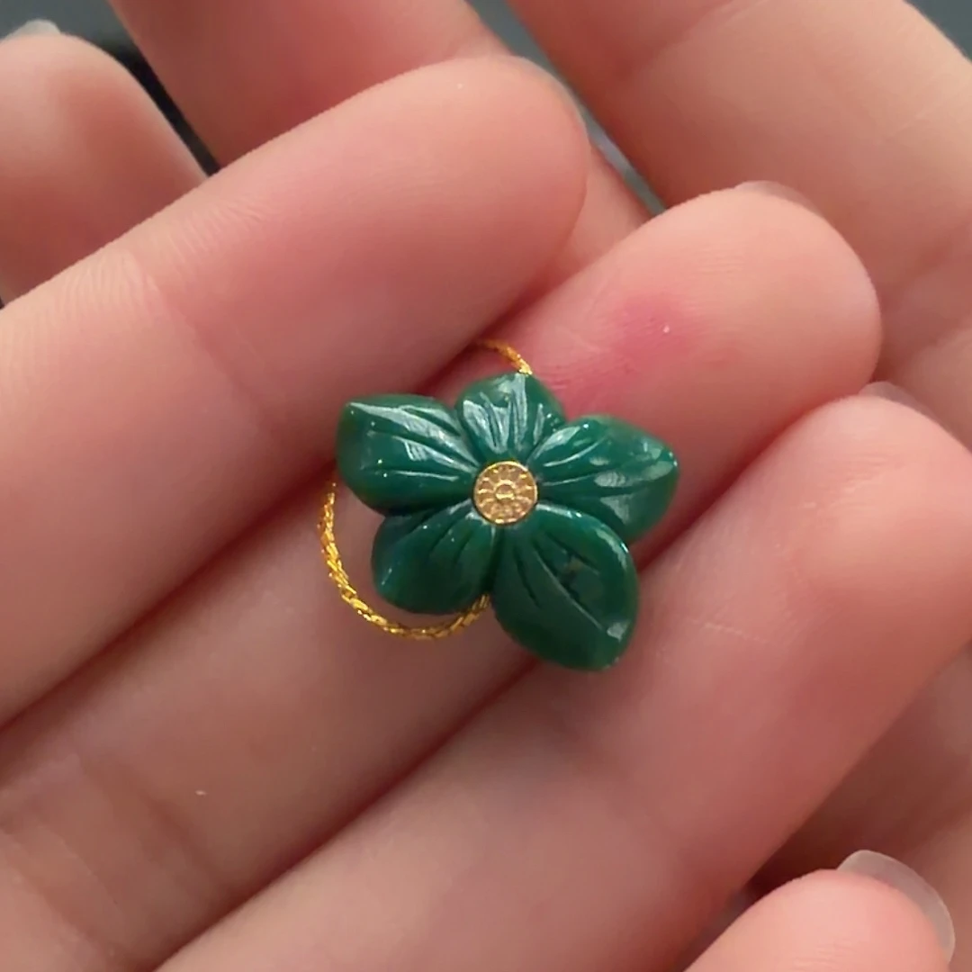 绿松石未镶嵌颈饰