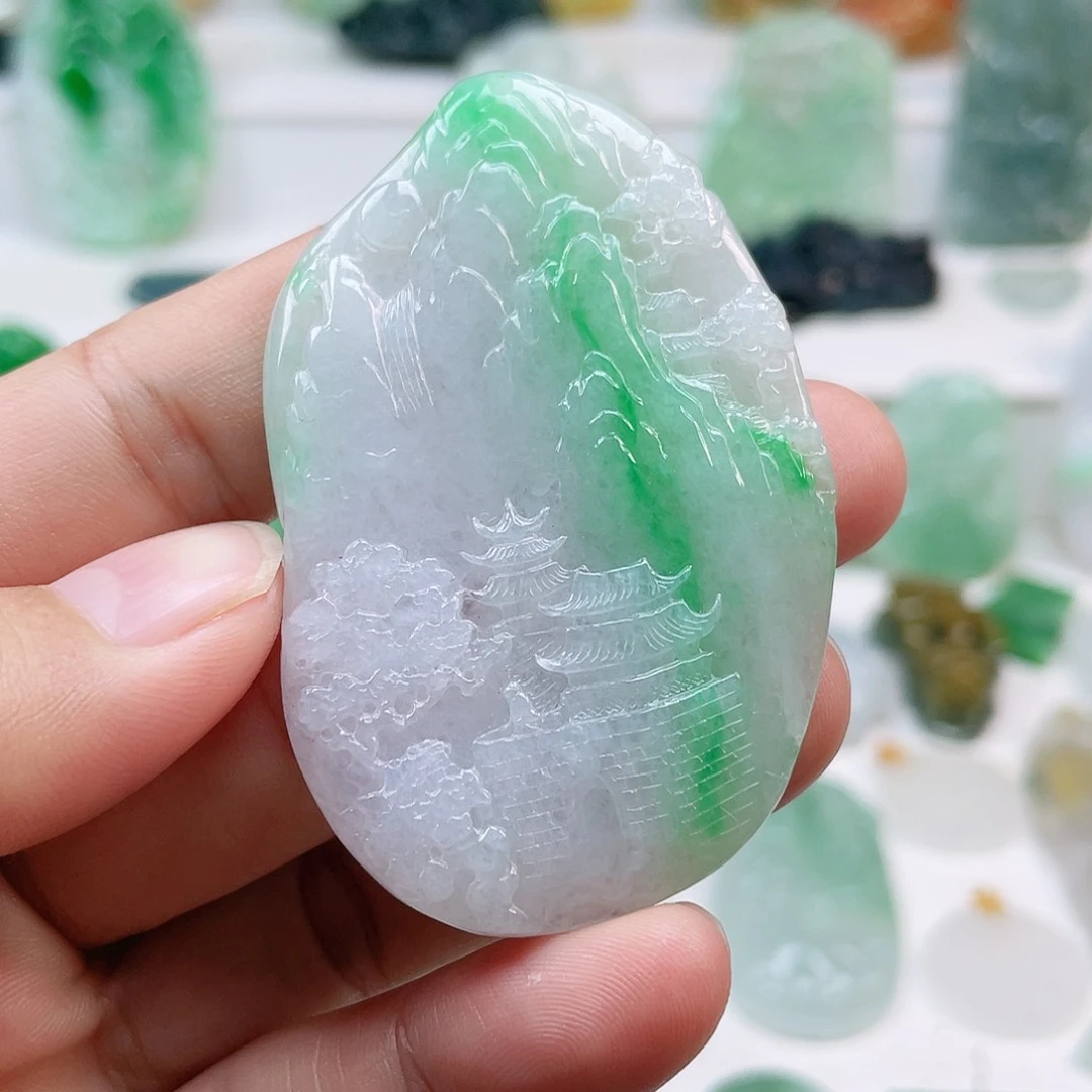翡翠颈饰未镶嵌山水