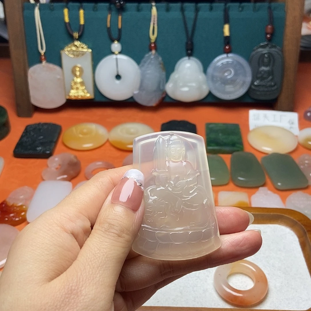未镶嵌颈饰玛瑙/玉髓l****铭