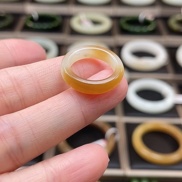 和田玉未镶嵌戒圈