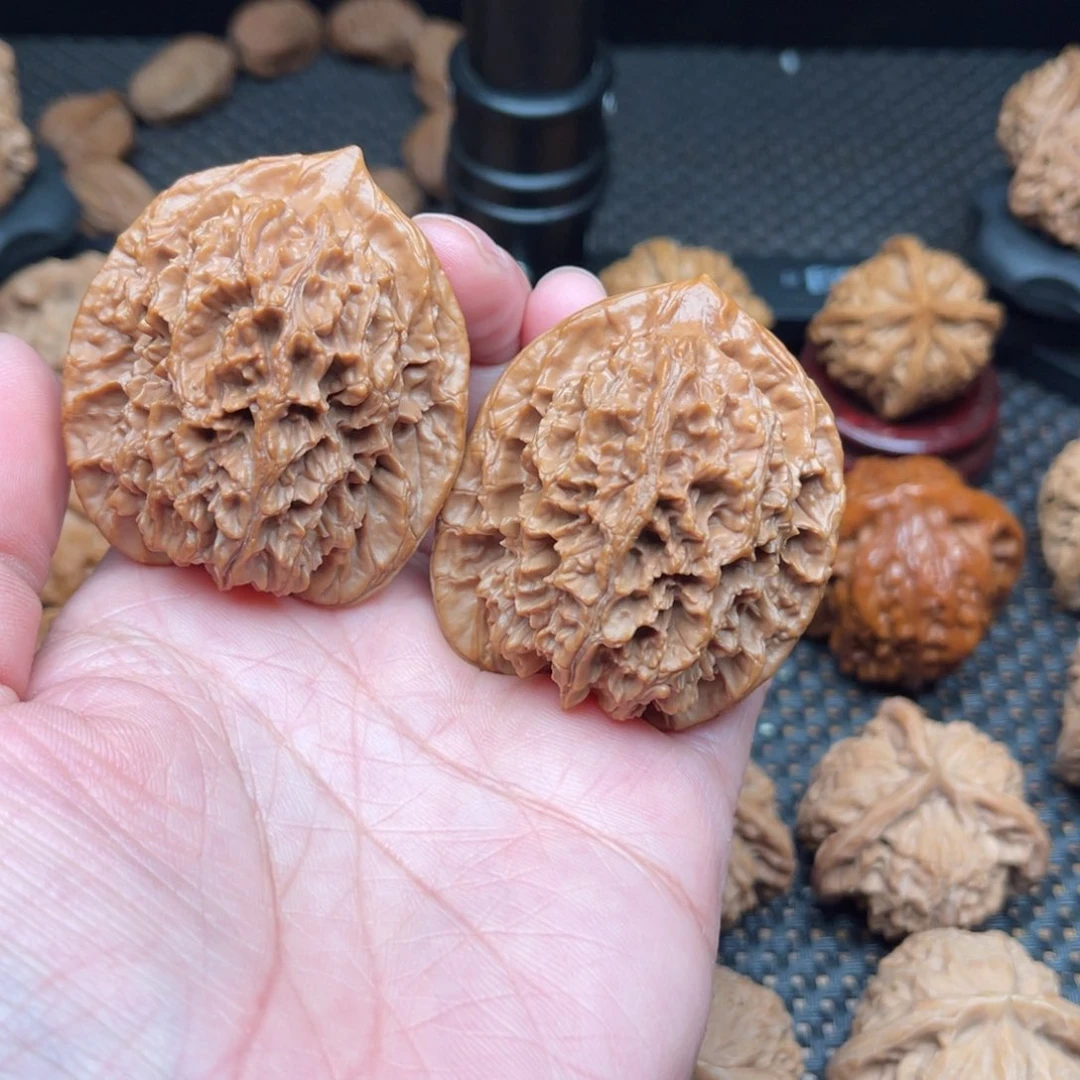 文玩核桃吊坠大****。大花