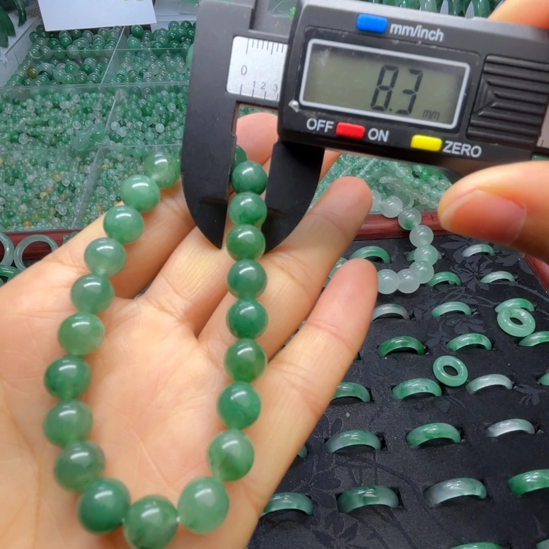石英质玉（非洲翠）未镶嵌散珠福利手串