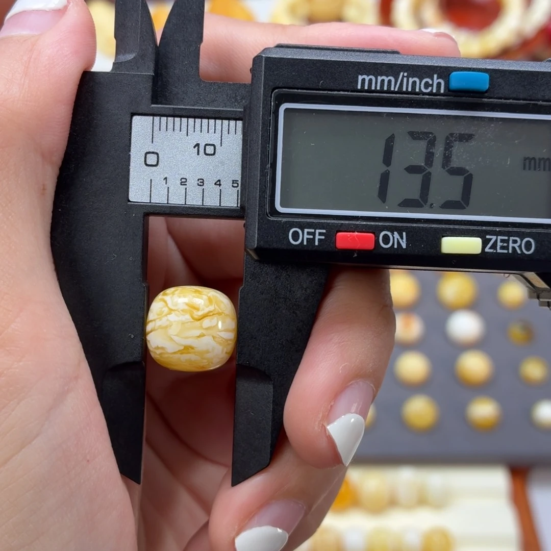 琥珀未镶嵌裸石俄料13.5mm