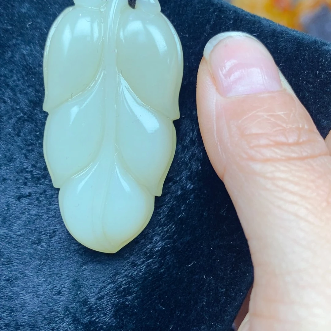 未镶嵌石英质玉（黄龙玉）颈饰