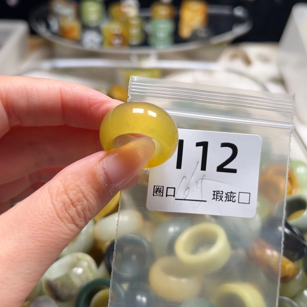 堤***儿蛇纹石玉未镶嵌戒指