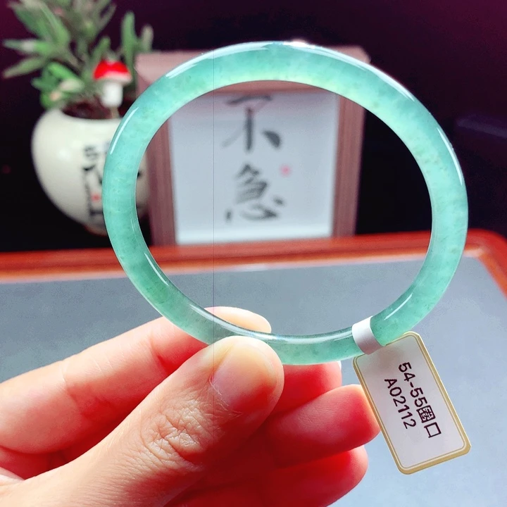 未镶嵌手镯翡翠圆镯