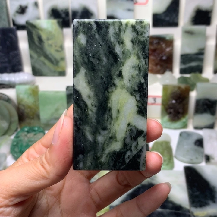 独山玉未镶嵌颈饰