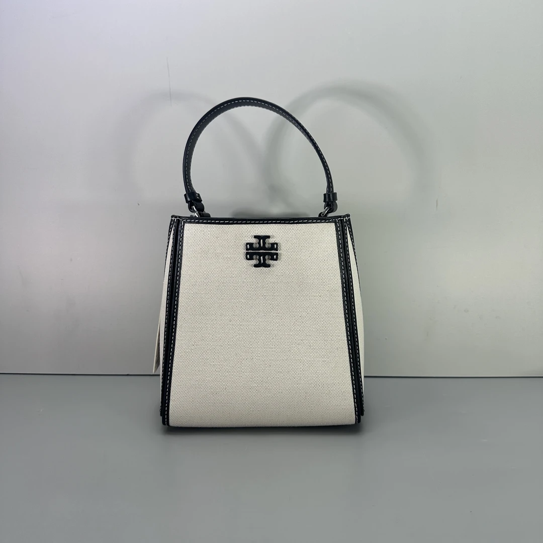 95新 TORY BURCH/汤丽柏琦 白色帆布新款变形水桶18x19x13M052504