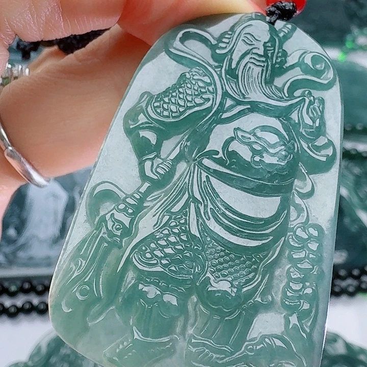 翡翠未镶嵌颈饰多样性发其一
