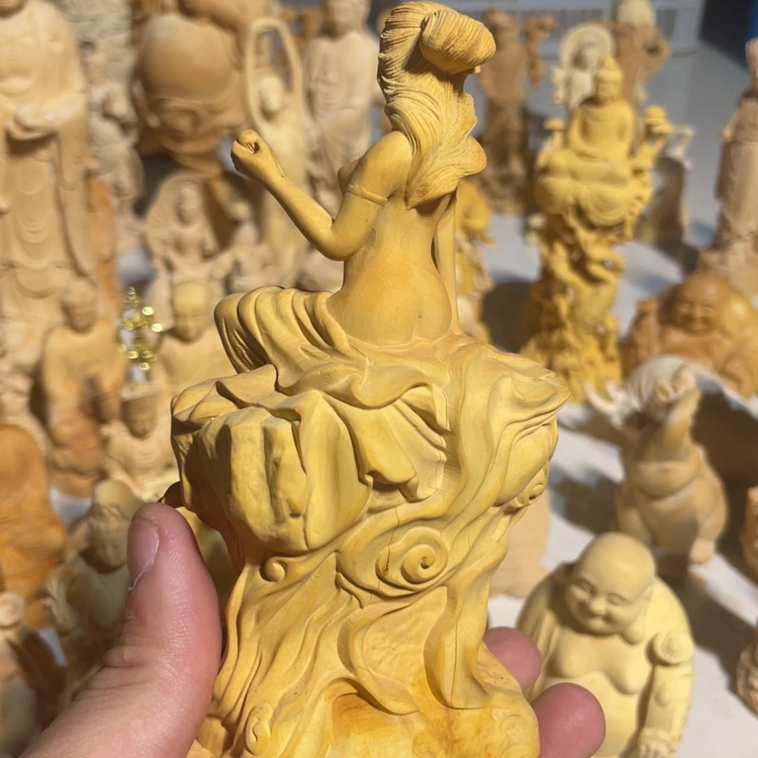 黄杨木瑕疵开裂美女