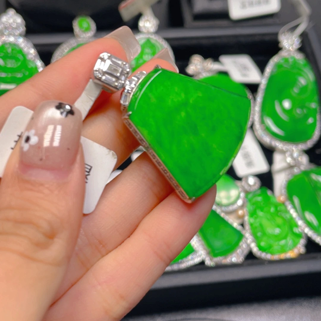 翡翠未镶嵌吊坠(不含链)